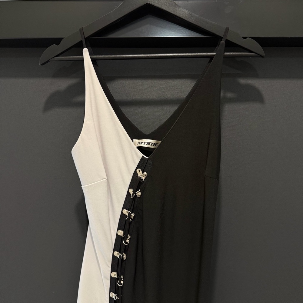 B&W DRESS - Picture 3 of 6